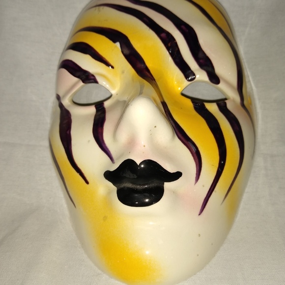 Mask - Picture 4 of 4